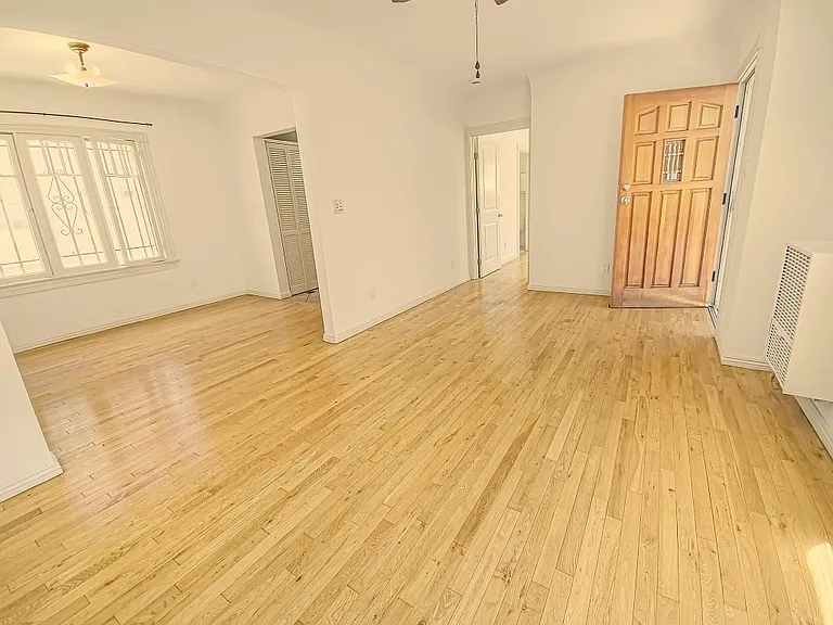 1115 Douglas St — Photo 4