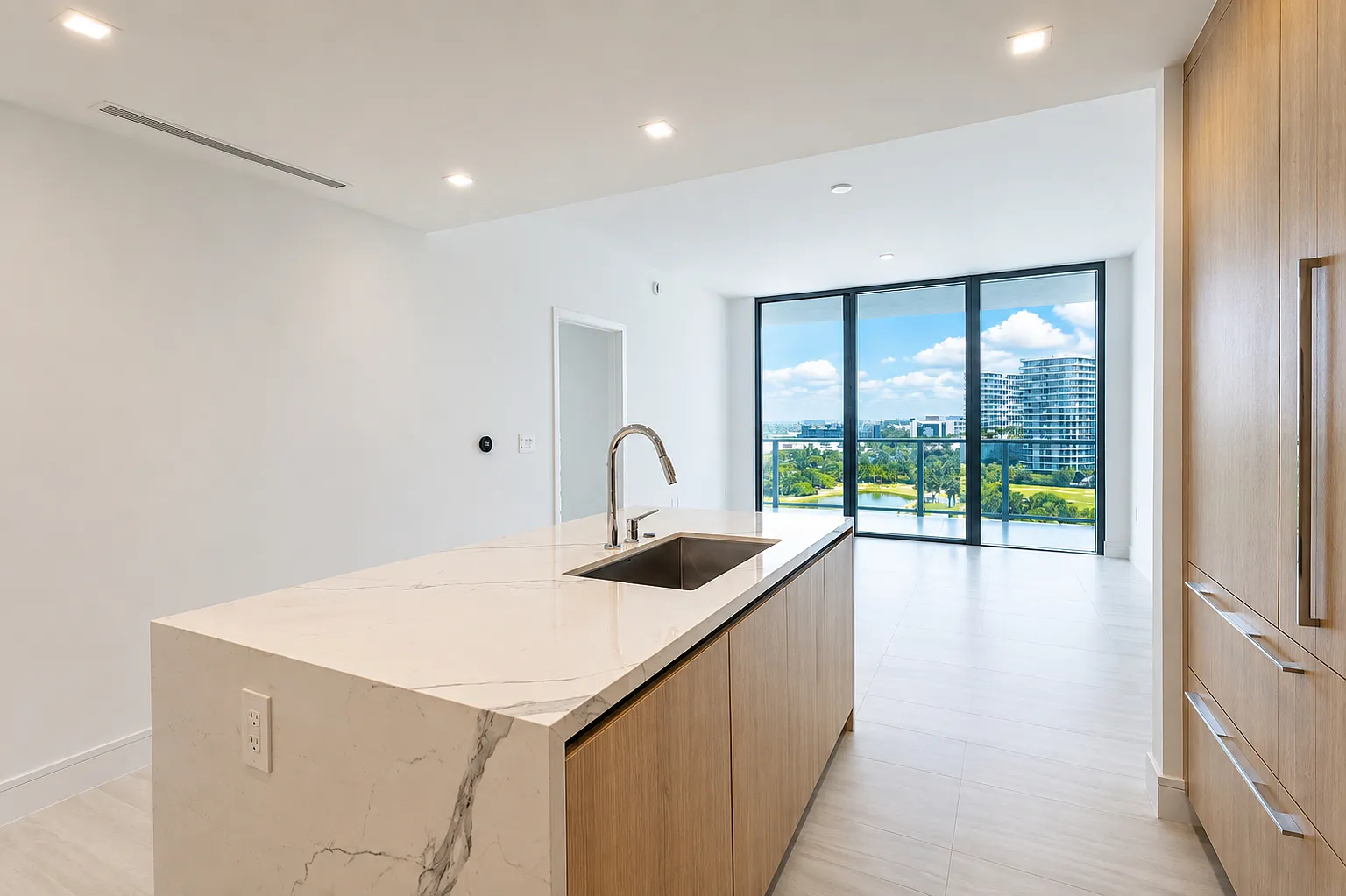 1 bed, 1.5 bath, 962 sqft, $5,900 — Photo 3