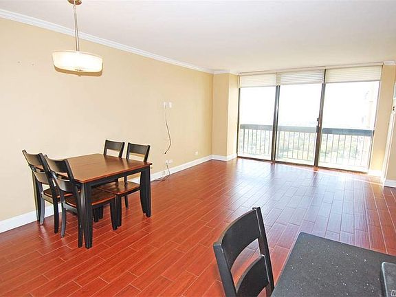 4th image of 27010 Grand Central Pkwy APT 32T