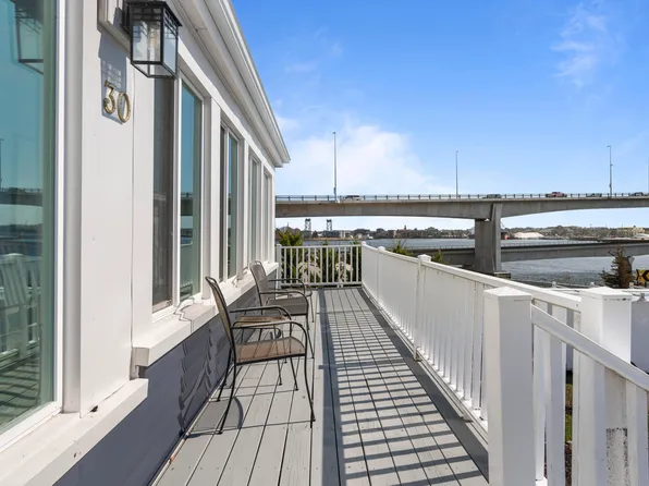 30 Bridge Street, Kittery, ME 03904