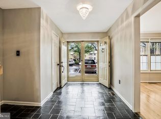 2131 Kings Mill Ct, Falls Church, VA 22043