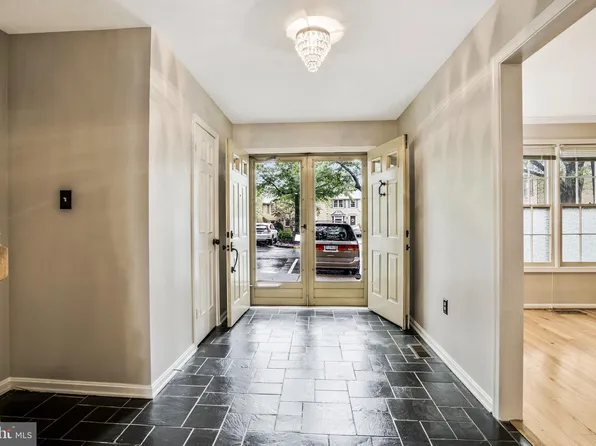 2131 Kings Mill Ct, Falls Church, VA 22043