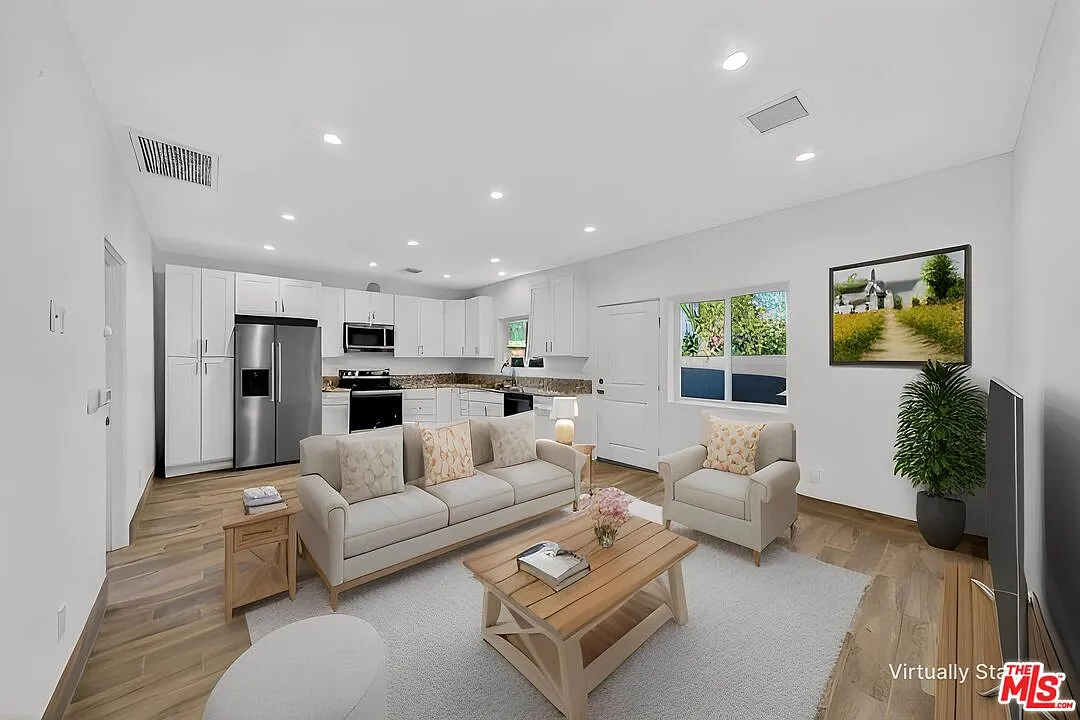 2 bed, 2.0 bath, 840 sqft, $3,100 — Photo 1