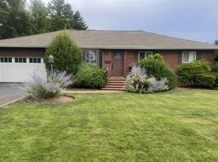4 Pell Ln, Syosset, NY 11791