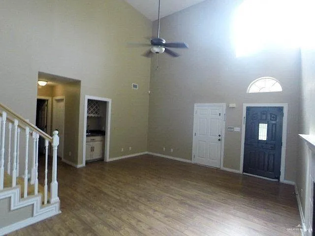 204 San Saba St — Photo 3