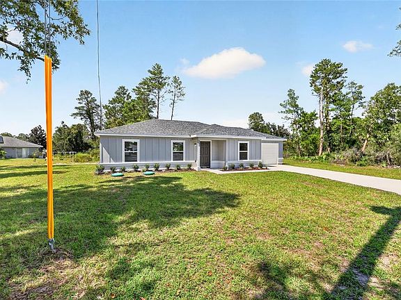 3rd image of 251 OAK CIRCLE