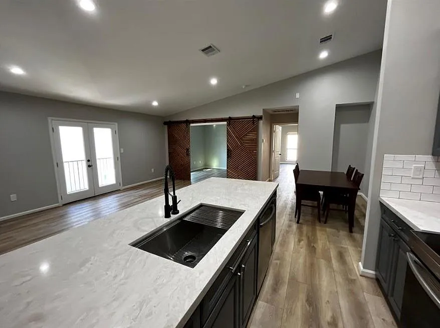 Building Photo - 2425 Augusta Dr #44