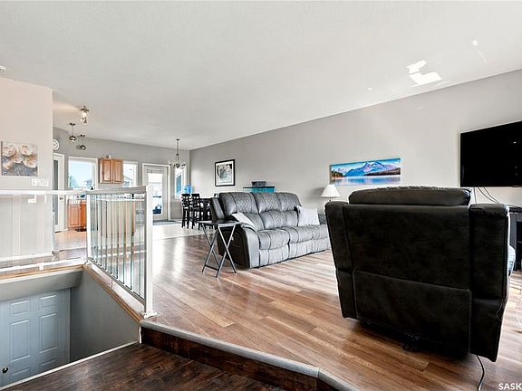5th image of 618 Deer COURT