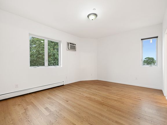 3rd image of 237 Avenue Z #2