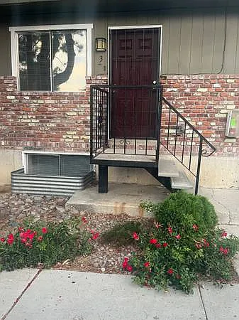 1416 E 9th St #3 — Photo 2