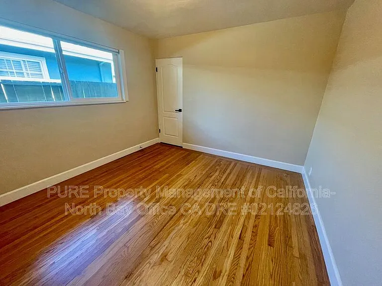 1521 E Madison St — Photo 9