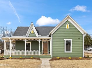 413 E Inskip Dr, Knoxville, TN 37912