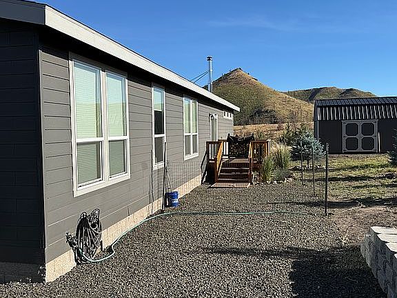 3rd image of 22750 Winlock Ln