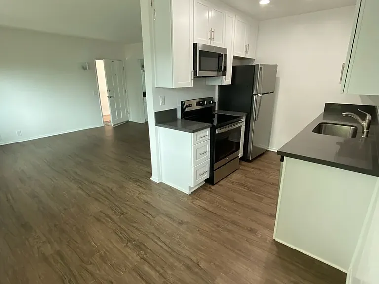 Riviera Apartment Homes — Photo 8