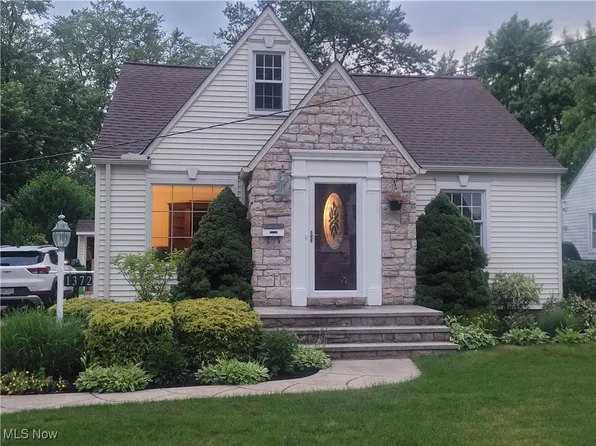 1372 Mayfield Ridge Rd, Mayfield Heights, OH 44124