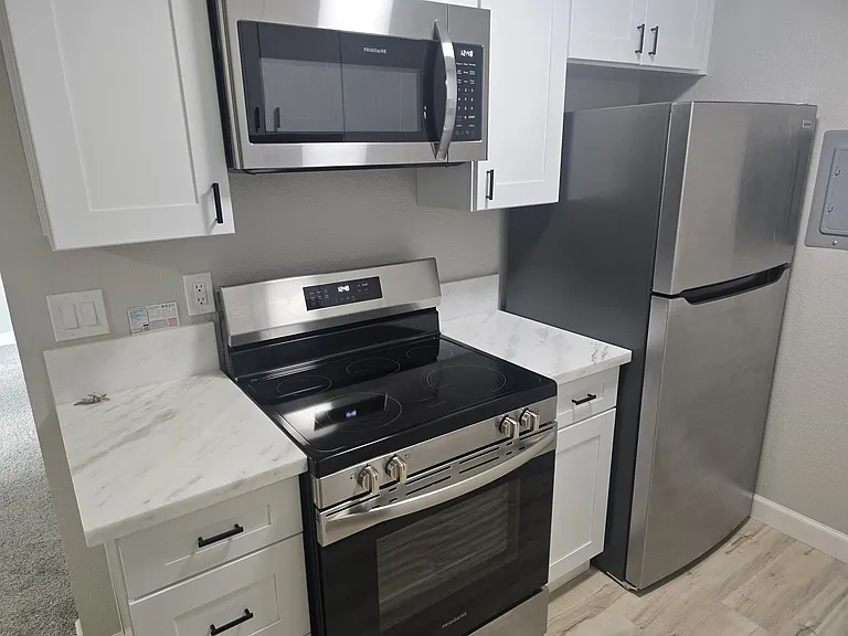 2300 G St — Photo 7