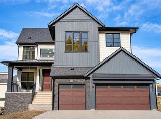 83 N Crestridge Hts SW, Calgary, AB T3B 0L6