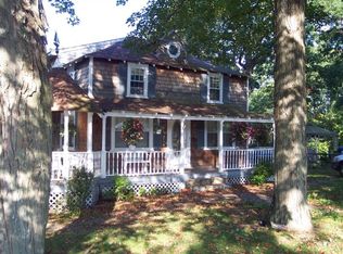 41 Sea View Dr, Warwick, RI 02889