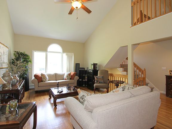 5th image of 61 Driftwood Dr