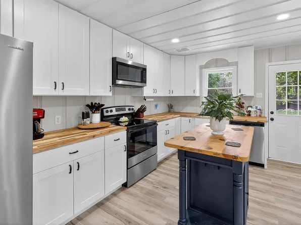 105 Holcomb St, Frankston, TX 75763