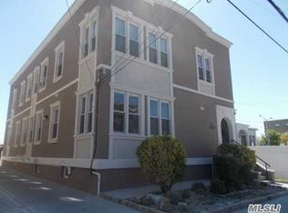 4015 214th Pl APT 2, Bayside, NY 11361