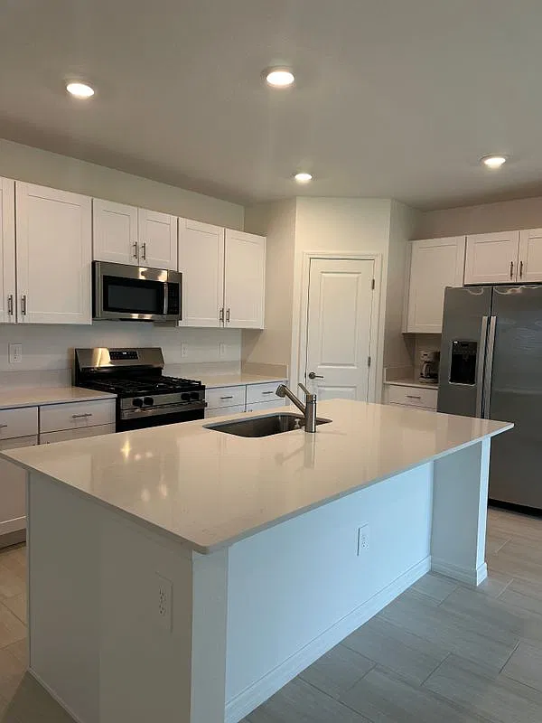 4 bed, 3.0 bath, 1870 sqft, $2,700 — Photo 2