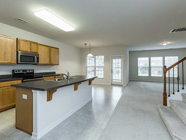 416 Charleville Ct — Photo 7