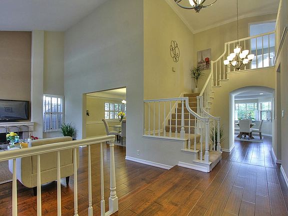 3rd image of 5946 Crossmont Cir