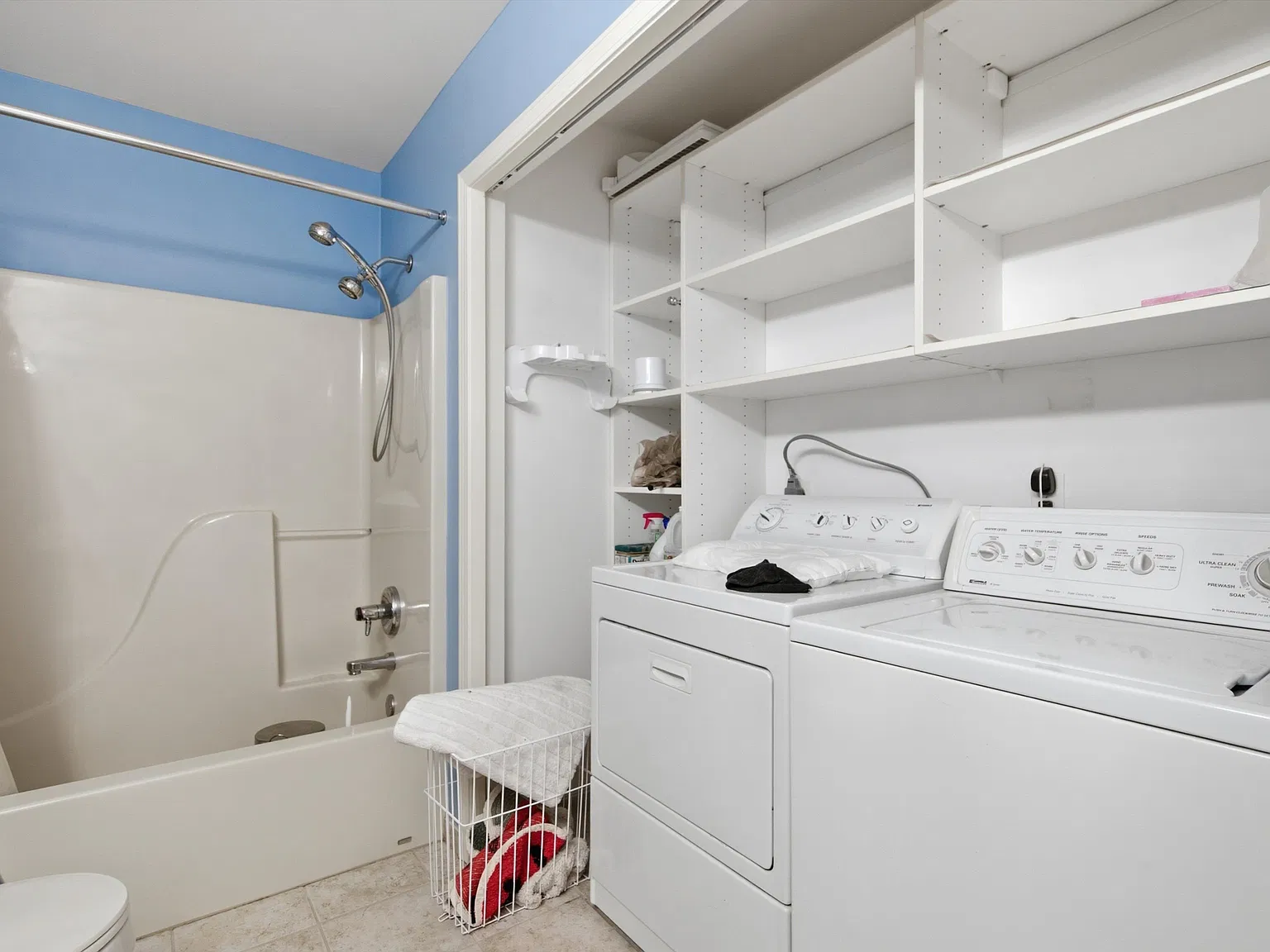 4 bed, 2.5 bath, 2585 sqft, $3,200 — Photo 4