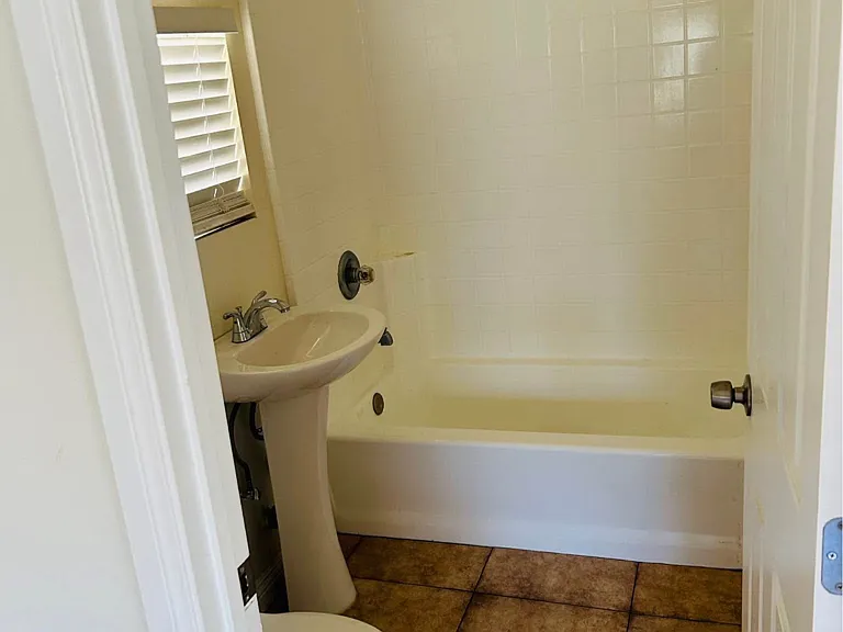 561 W Williams St #1 — Photo 3