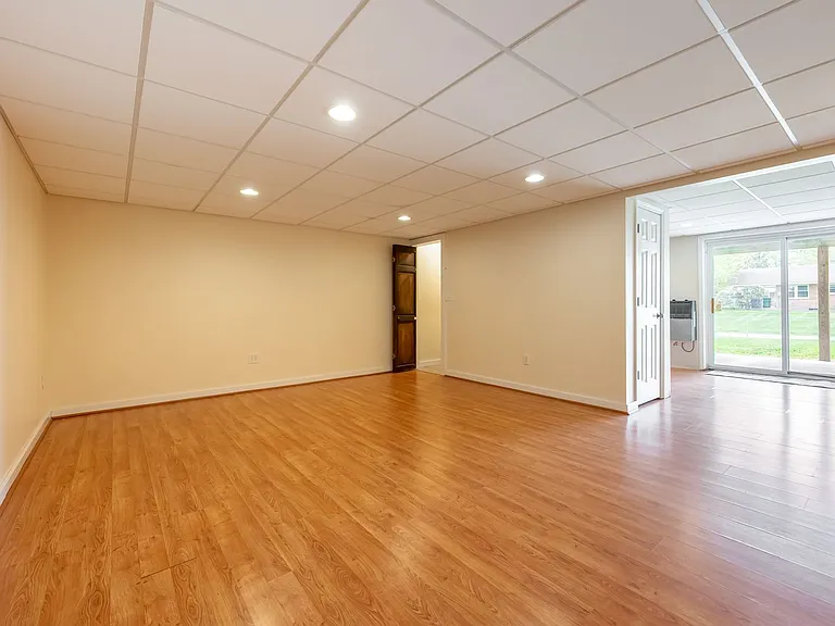 1005 Glade Rd — Photo 55