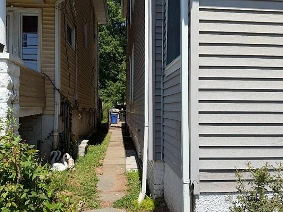 3rd image of 716 - 718 Monroe Ave