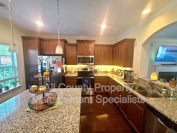 5th image of 235 Meadow Springs Dr