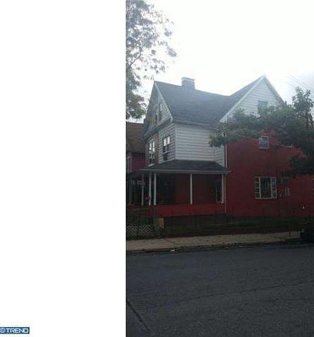 2nd image of 126 W Douglass St