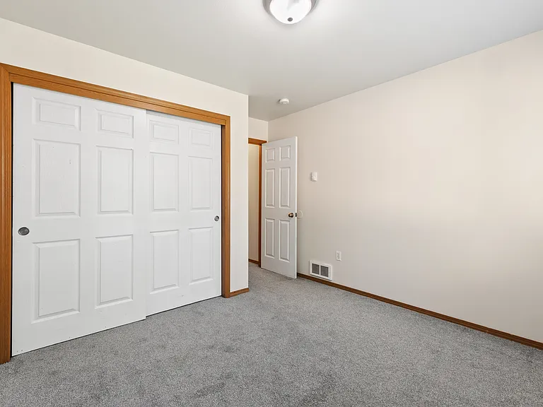 117 Violet Meadow St E — Photo 15