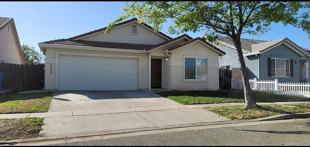 1864 Woodland Dr — Photo 1