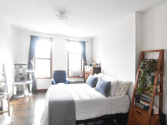 3rd image of 73 Meserole Ave APT 4L