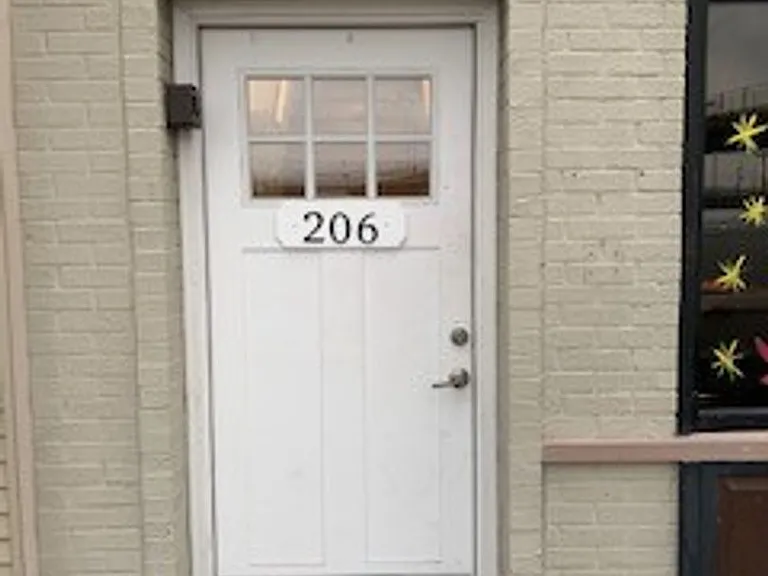 206 Main St — Photo 2
