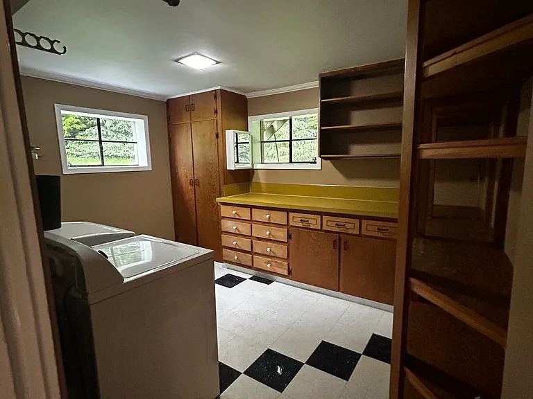 330 Sawmill Rd — Photo 18