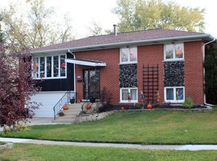 15309 Maple Dr, Oak Forest, IL 60452