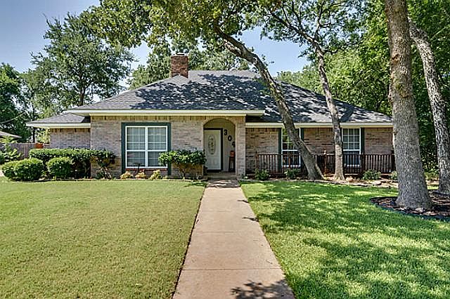 1st image of 304 Cuero Pl