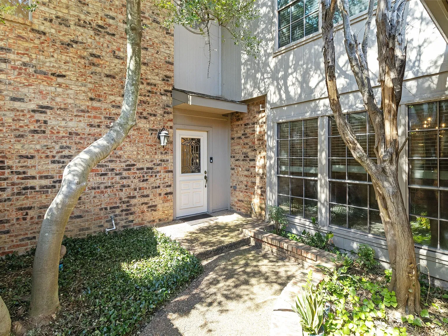 3 bed, 3.0 bath, 2654 sqft, $3,400 — Photo 1