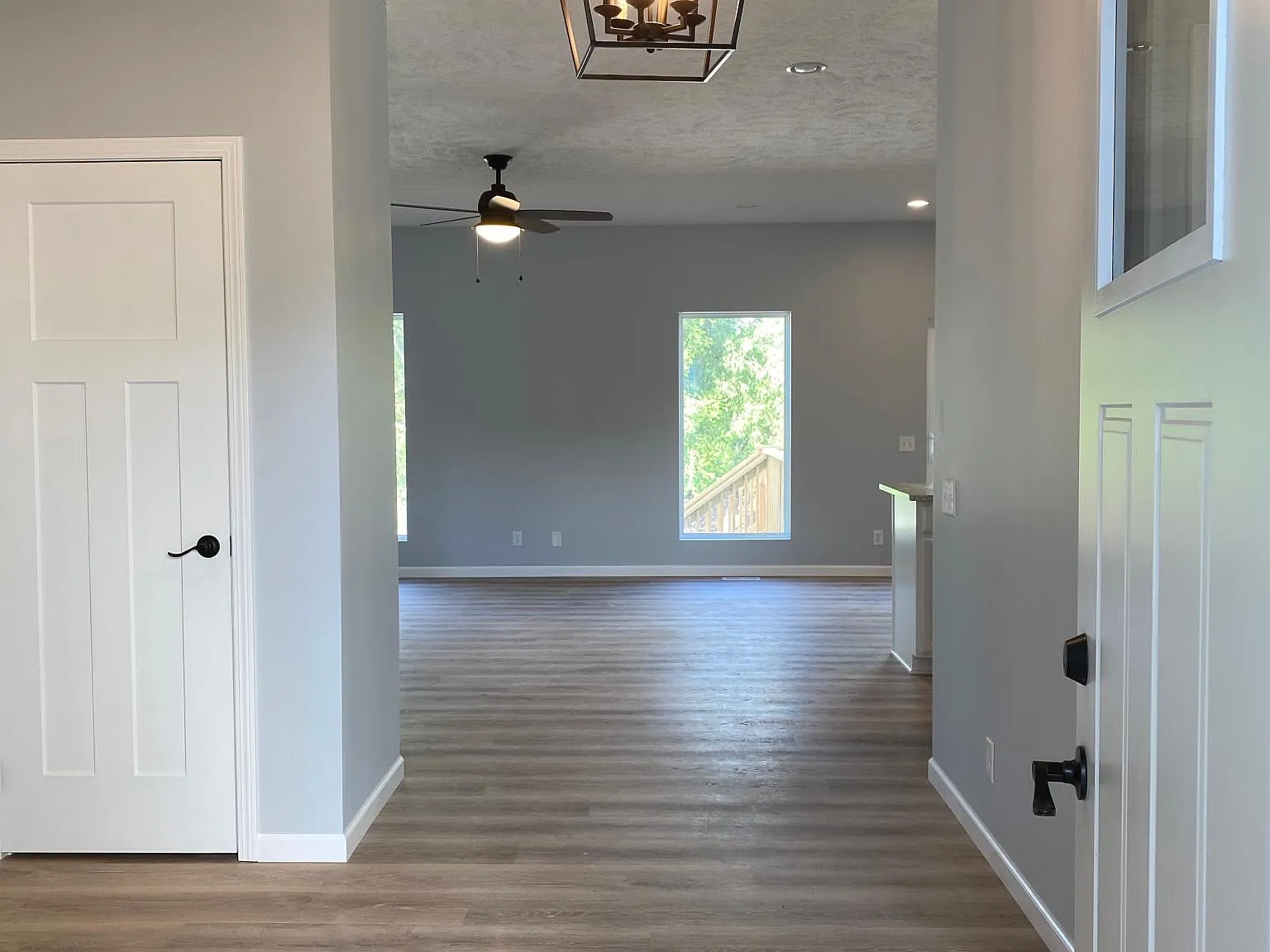 1206 S Ridge Cir — Photo 2