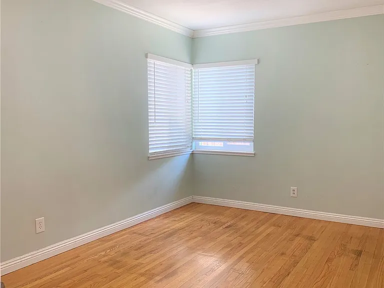 1638 Grove Pl — Photo 6