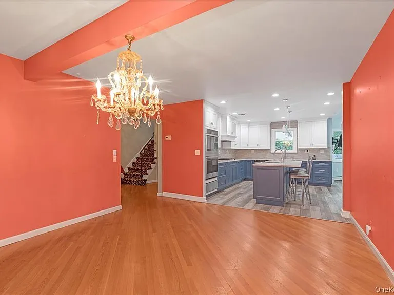 709 Carlyle St — Photo 4