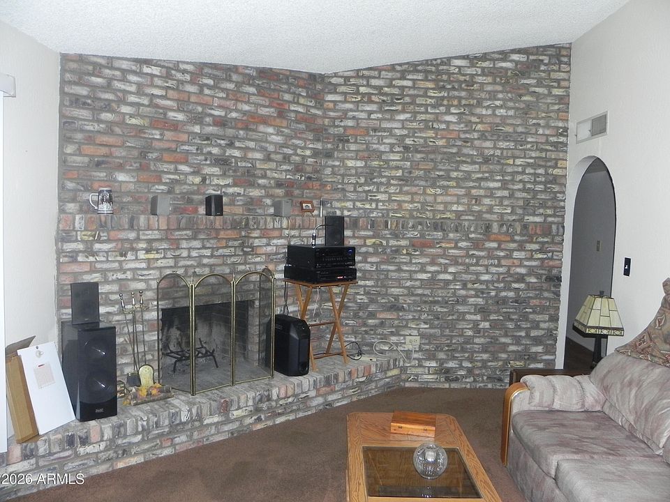 1st image of 307 W TARO Lane