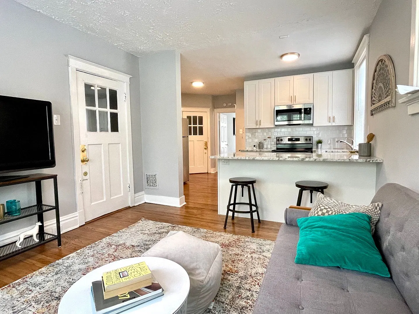 1 bed, 1.0 bath, $1,175 — Photo 3