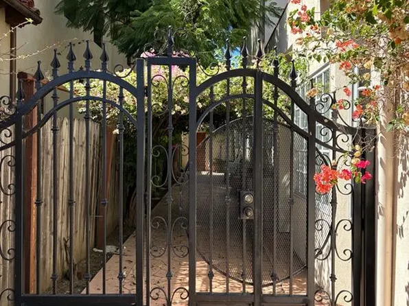 341 S Palm Dr, Beverly Hills, CA 90212