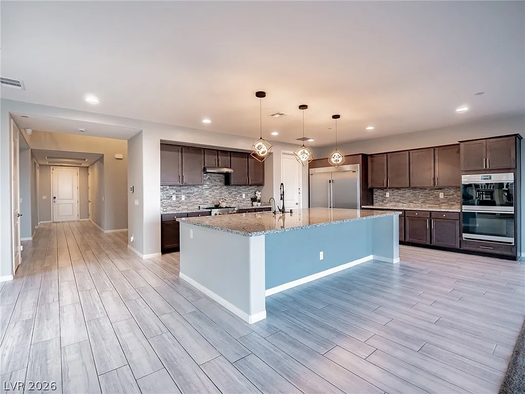 5 bed, 4.5 bath, 5288 sqft, $6,900 — Photo 4