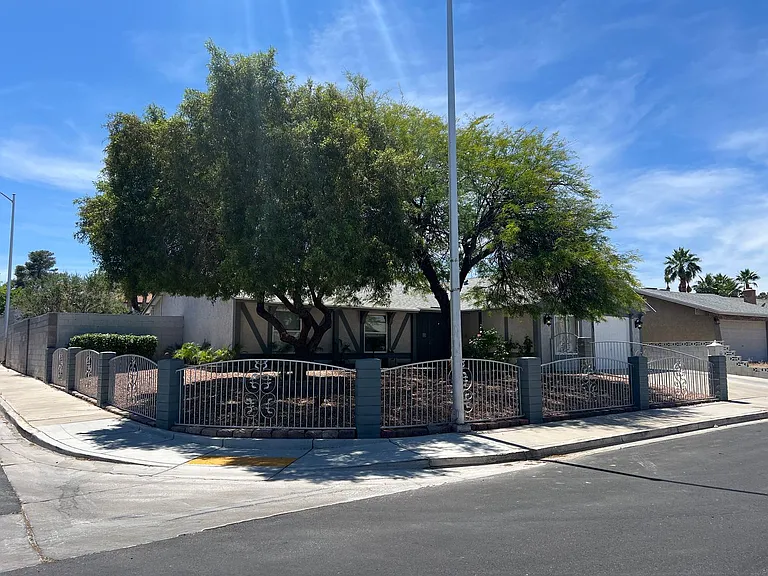 6247 Katella Ave — Photo 33